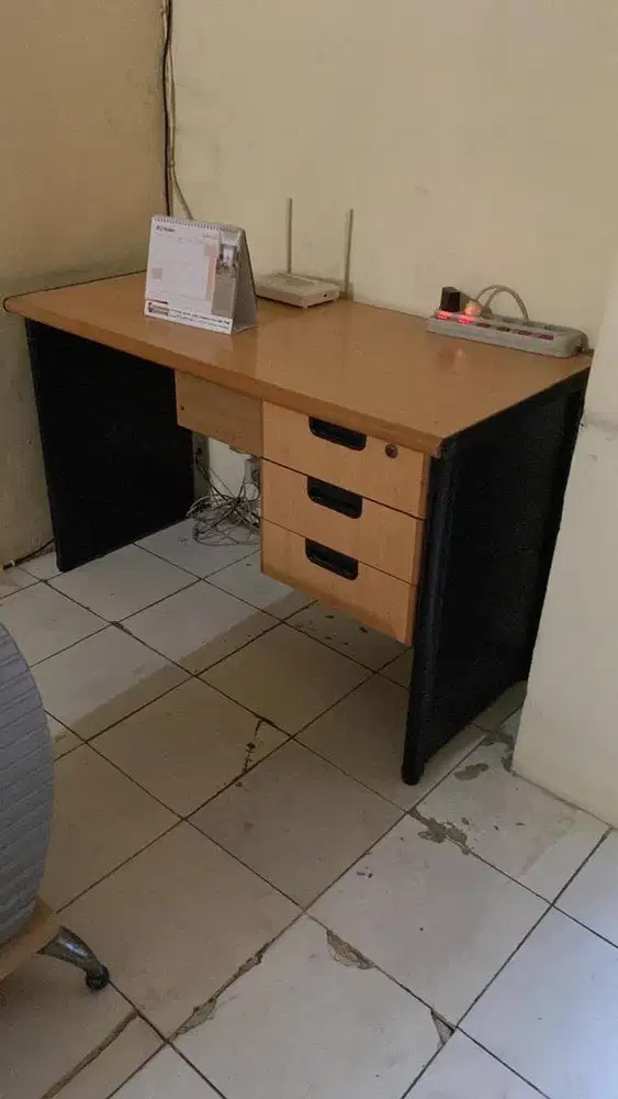 Meja kantor macam2