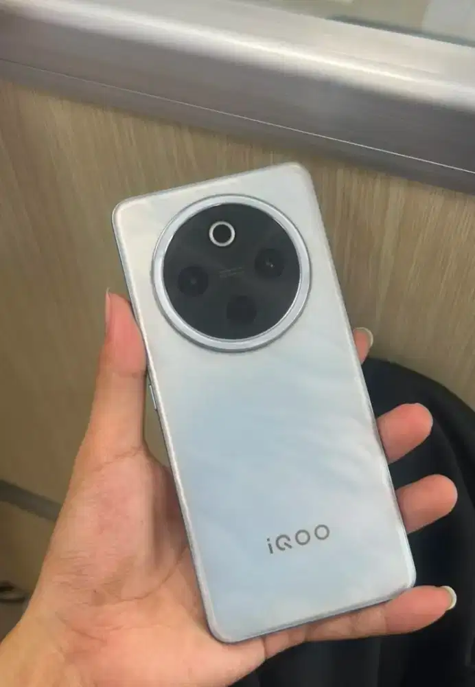 Iqoo z10 5G 12/512gb lengkap