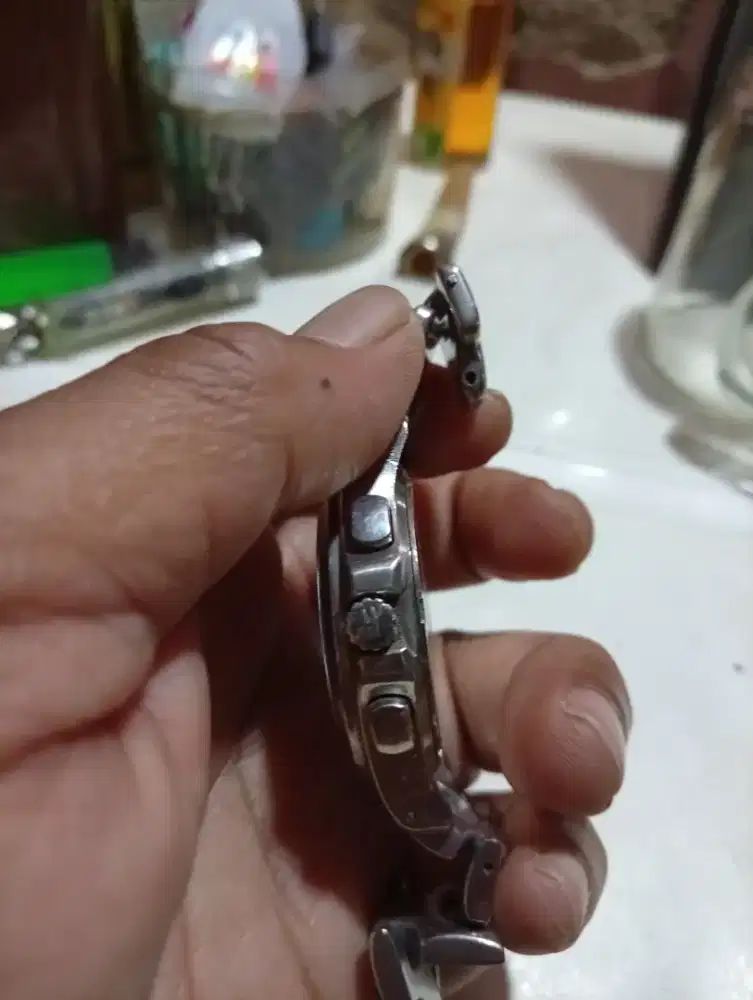 Jam tangan second