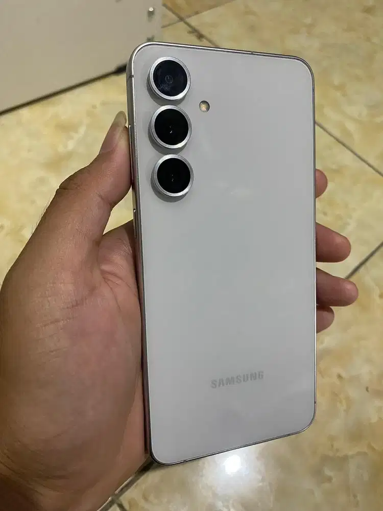 Samsung s24fe 8/256 sein