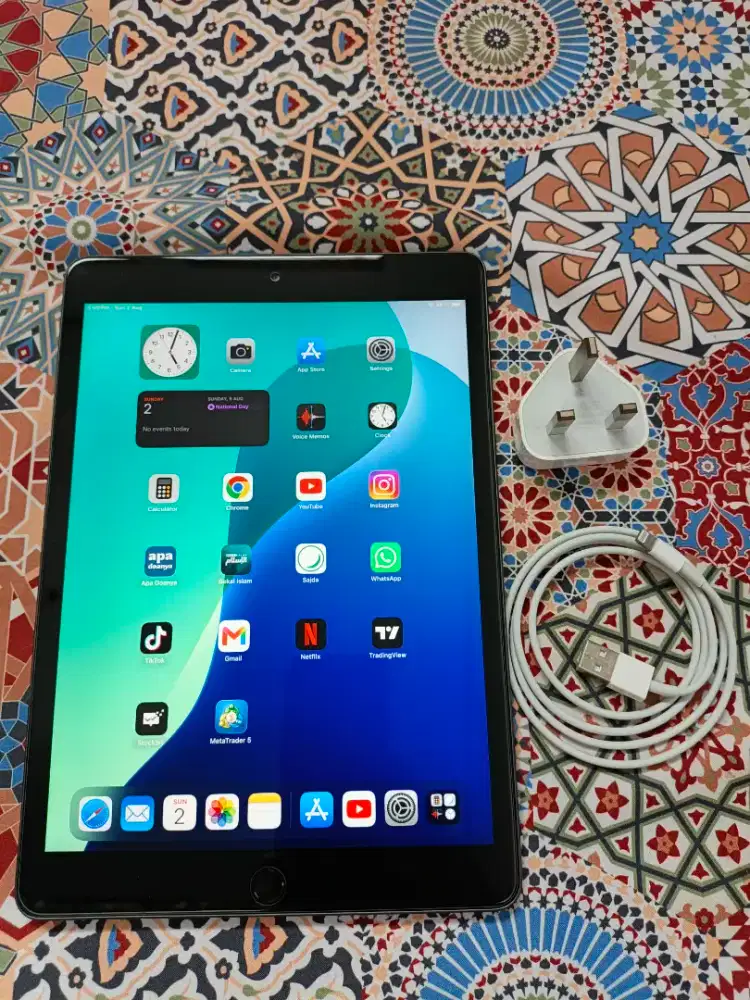 iPad 7 32gb wifi only like new YouTube bisa10jam original belum servis
