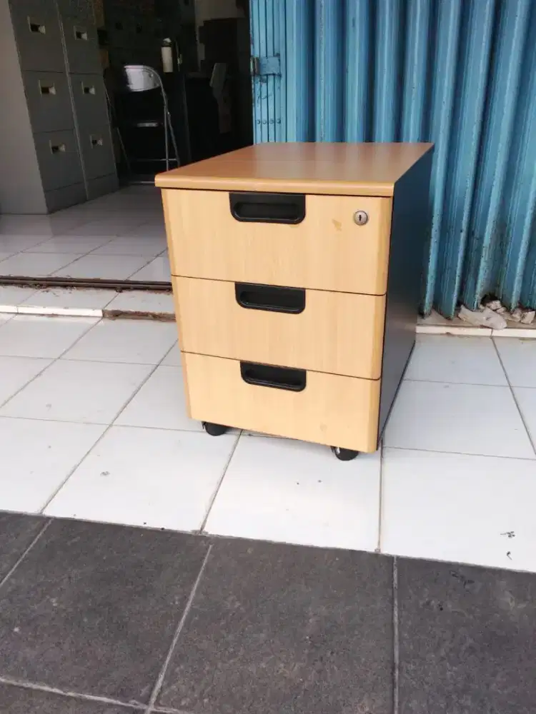 Drawer meja / laci pakai roda