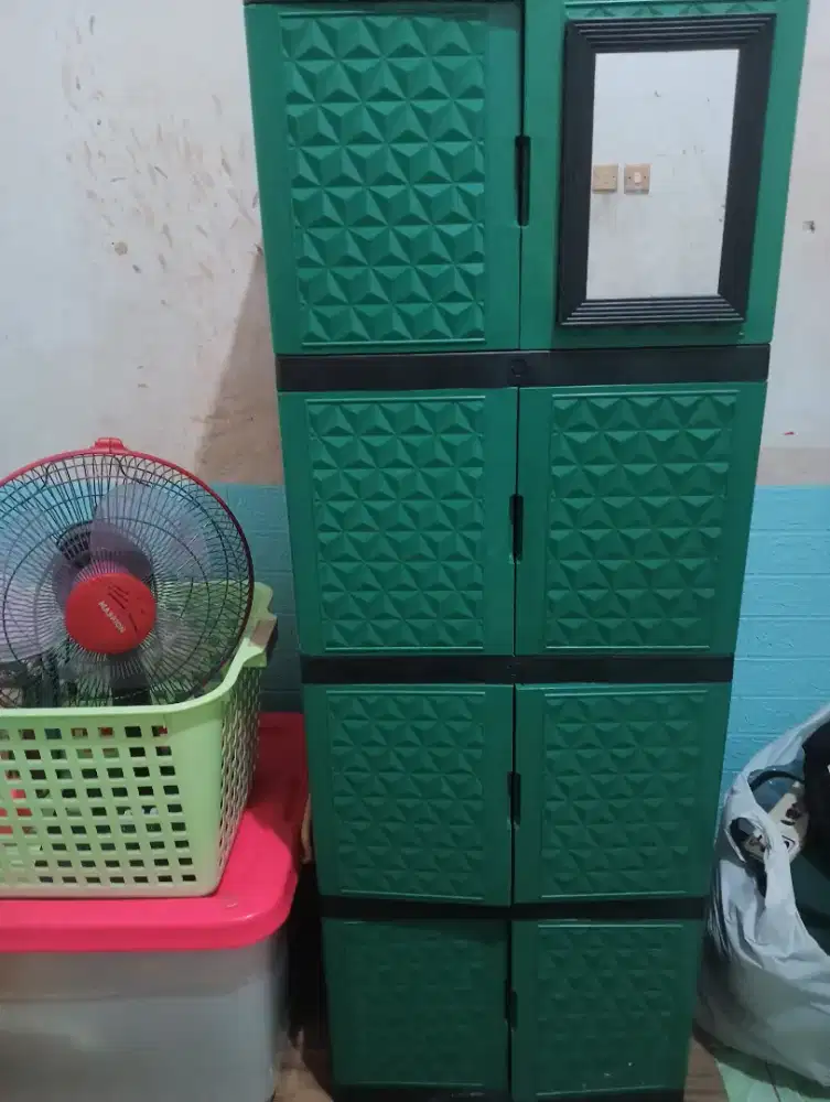 Lemari plastik 4 tingkat