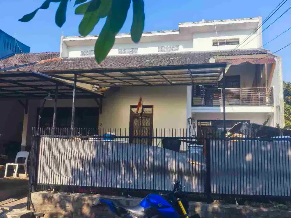 rumah terawat 2 lantai komplek arcamanik endah