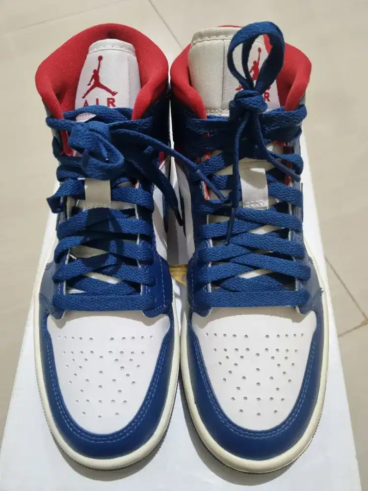 Sepatu basket Nike Air Jordan 1 Mid Original