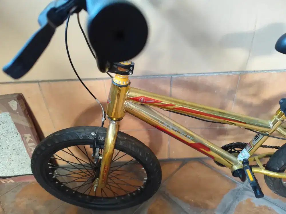 SEPEDA BMX LIMITLESS GOLD