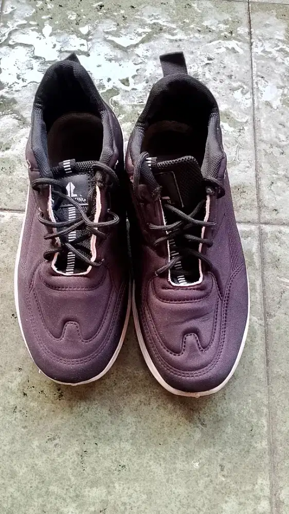 Sepatu merk Larocking