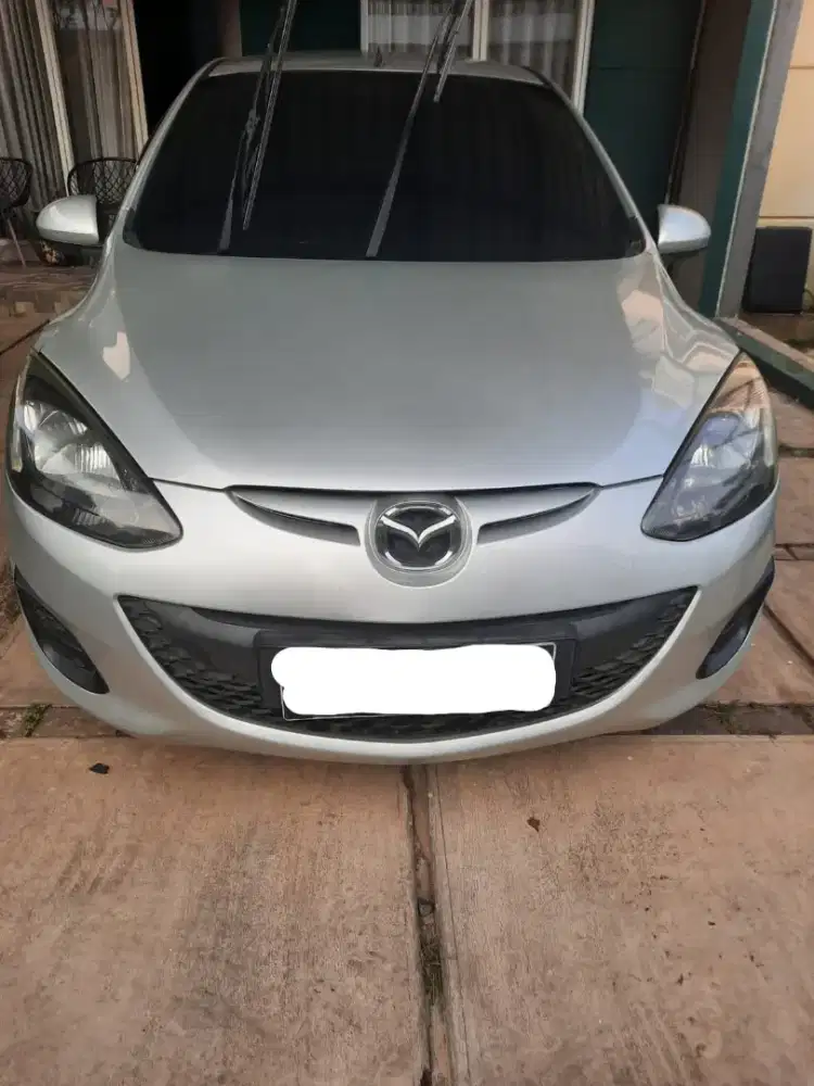 Pemakai Langsung BU Jual Mazda 2 Sedan 2010 Silver Bensin