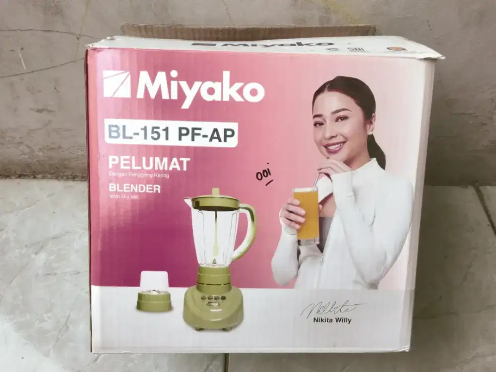 Blender Miyako kondisi 99 % Masih baru