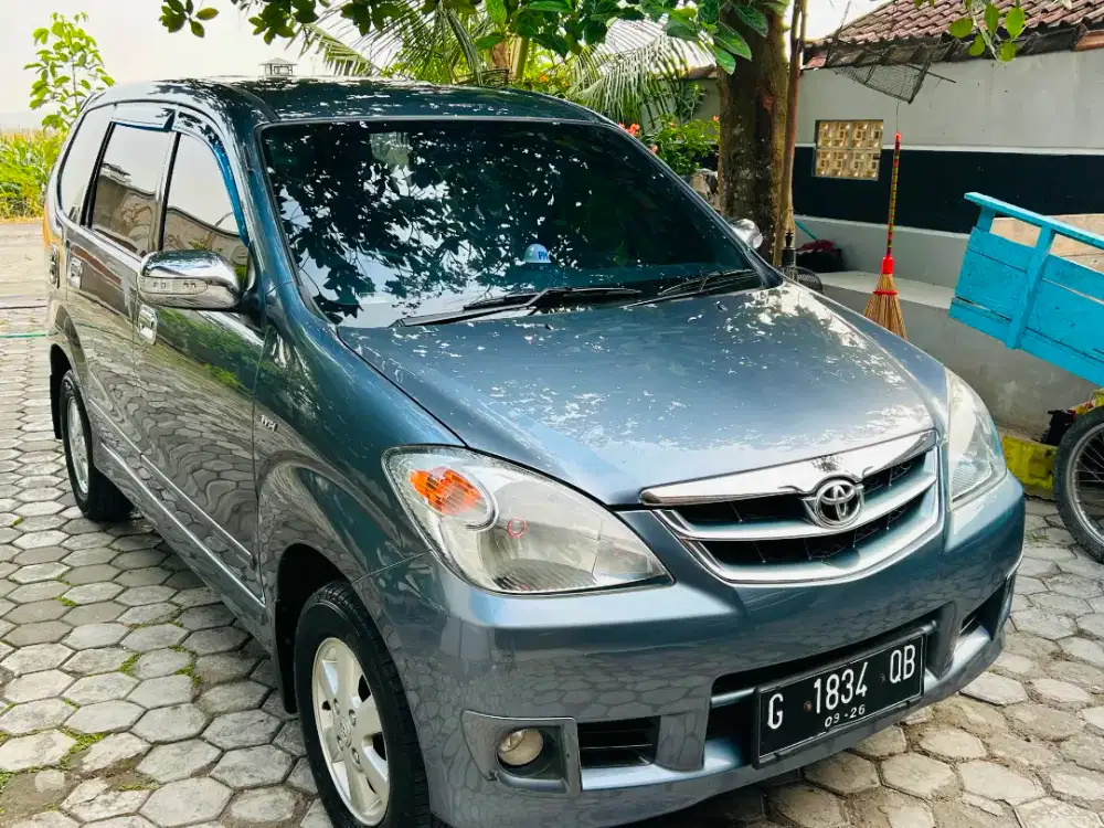 Toyota avanza g mt 2010 istimewa