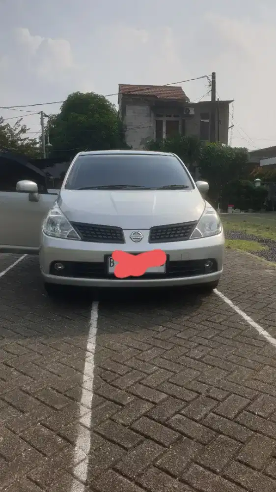 Jual mobil Nissan Latio