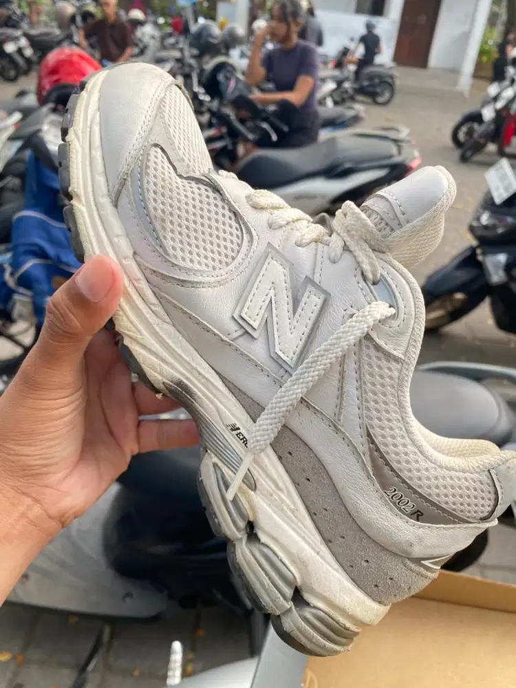 New Balance 2002r