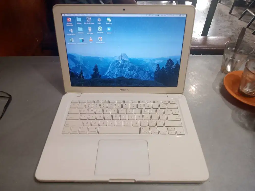 MacBook White 2010 / 13.3 / Core2 Duo / nVidia / 250Gb / 4Gb / 2 Jam