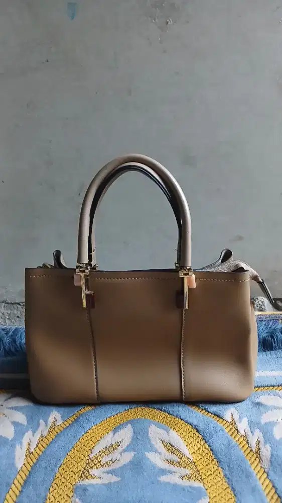 SLING BAG HANA BAGS