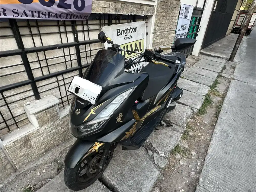 Honda PCX 160 tahun 2022 hitam