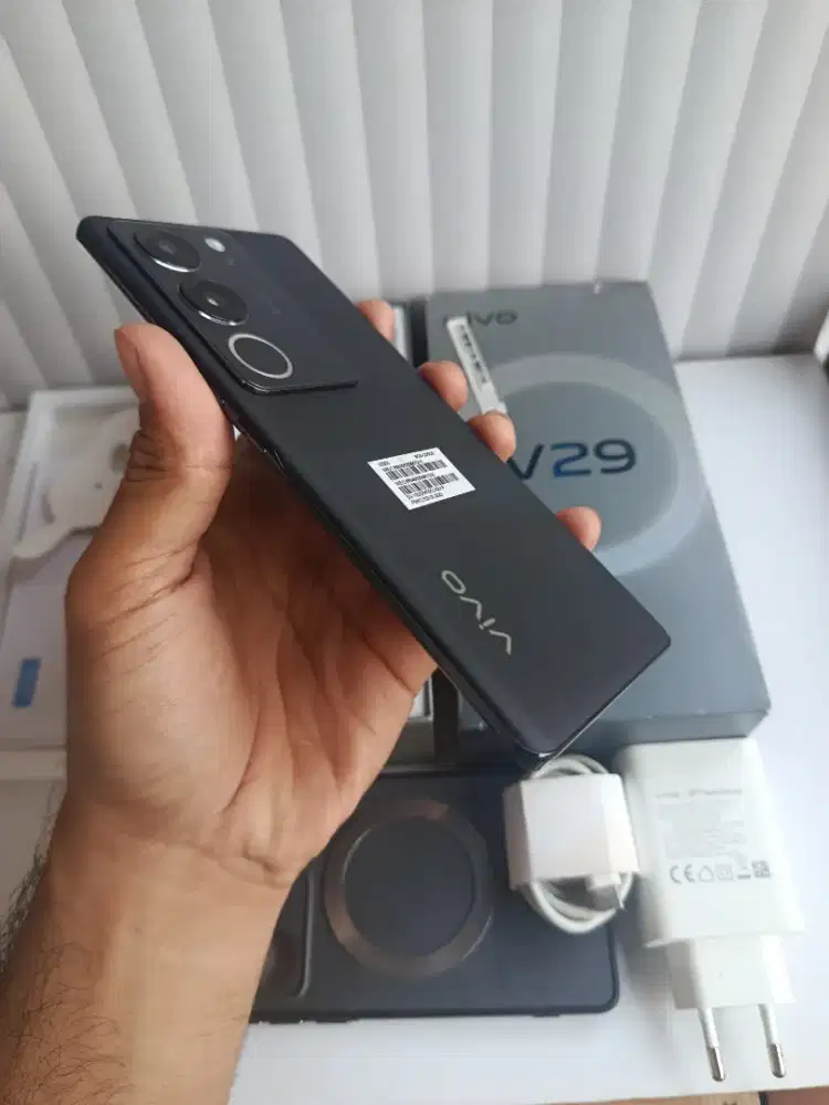 VIVO V29 5G 8+8/256 Like new