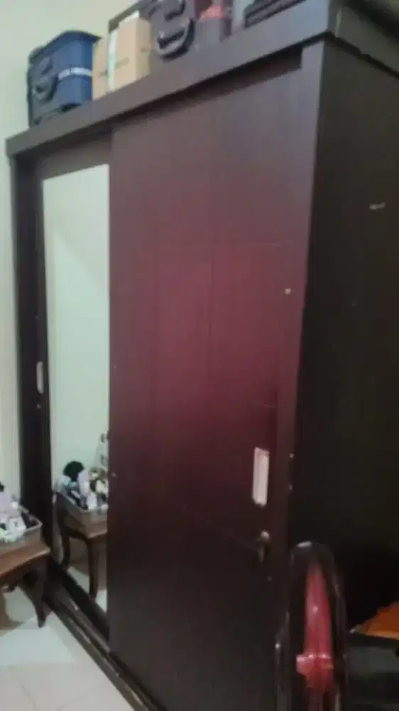 Lemari baju pintu dorong samping