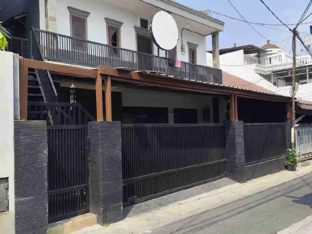 dijual rumah 2 lantai, di Kebayoran Baru, Jaksel