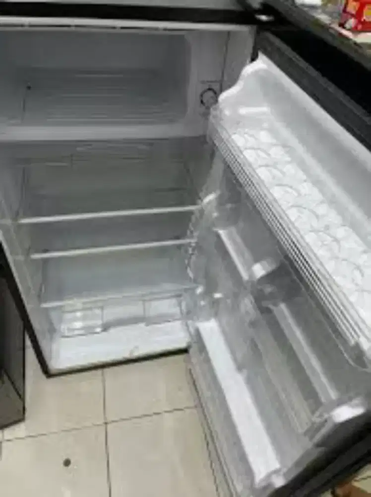 di jual kulkas sharp 1 pintu bekas siap pakai