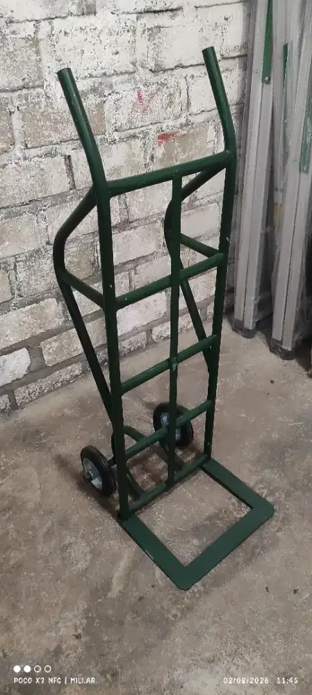 Troli pengangkut barang gabah dll