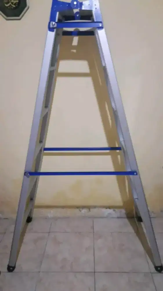Tangga lipat alminium