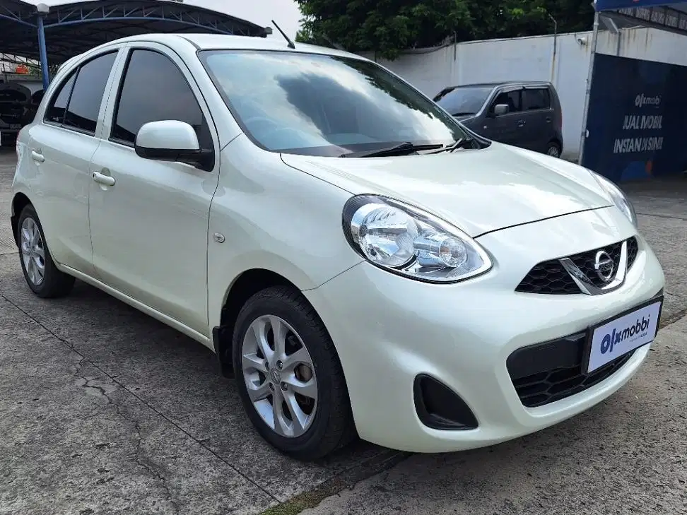 Cash dan Credit Nissan March MT 2017 7GS