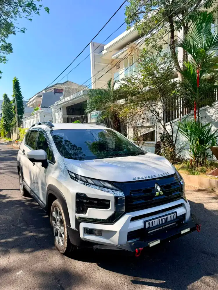 Xpander Cross Premium 2023 CVT Warna Putih