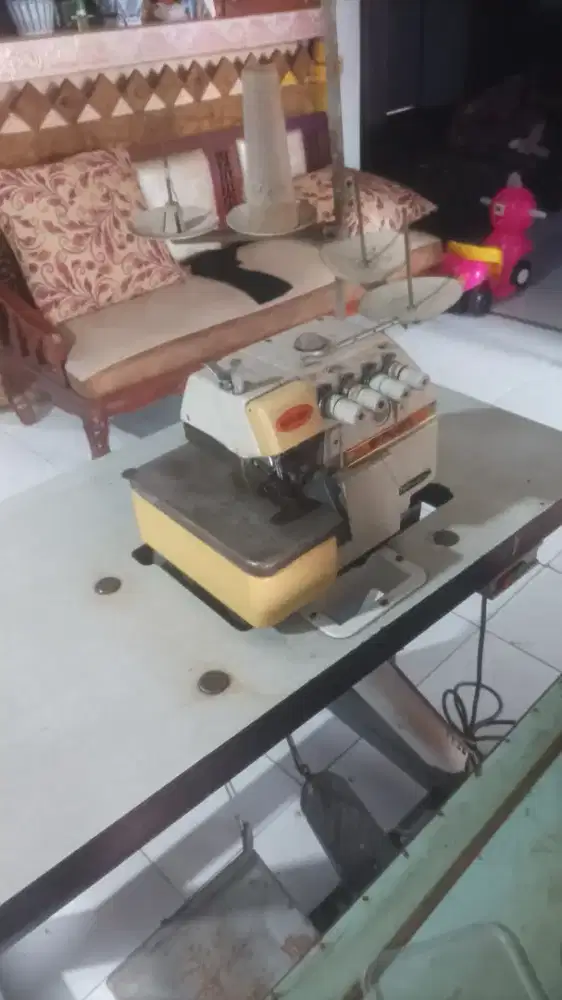 Di jual Mesin Obras 4 benang merk Siruba
