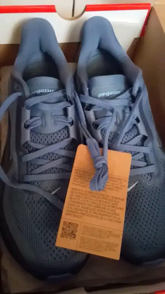 Sepatu nike masih baru