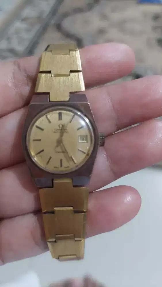 Omega vintage wanita