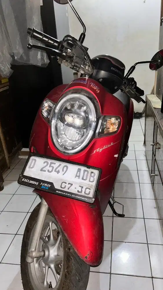 Scoopy merah matic
