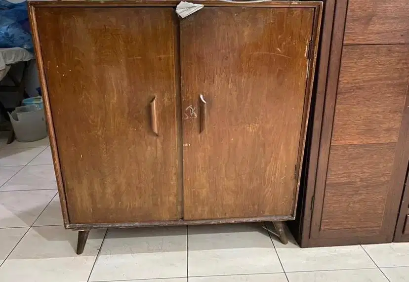 Lemari kayu kecil