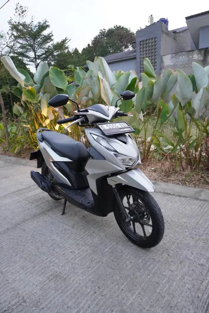 Honda Beat Deluxe Silver 2020