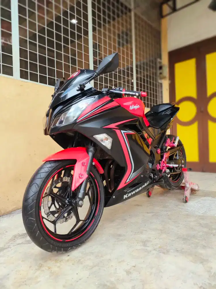 Kawasaki Ninja250 / Ninja 250 Fi 2014 SE, Red Premium Metalic, Mulus.