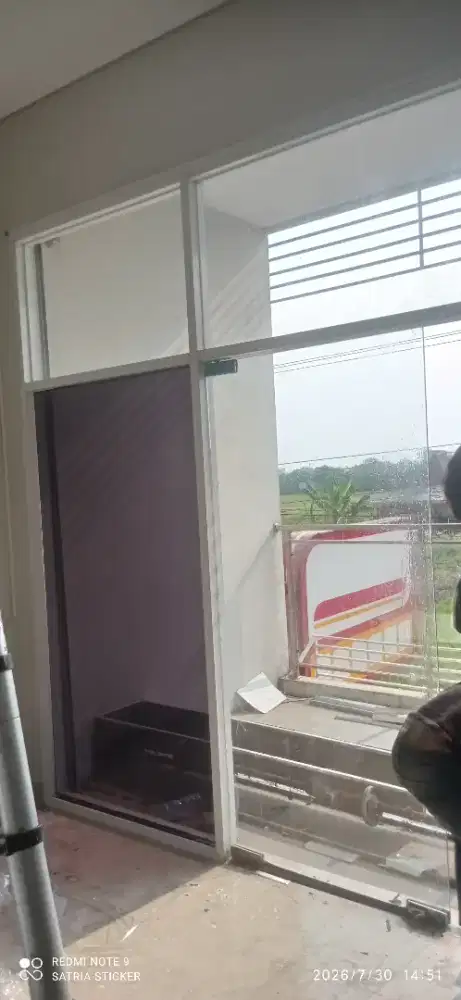 Spesialis kaca film hitam riben unt menolak panas & anti silau