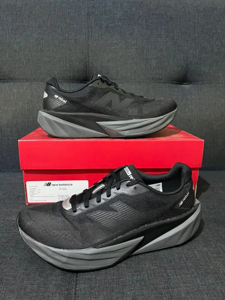 Sepatu Running New Balance Fuelcell Rebel V5 Black BNIB Original
