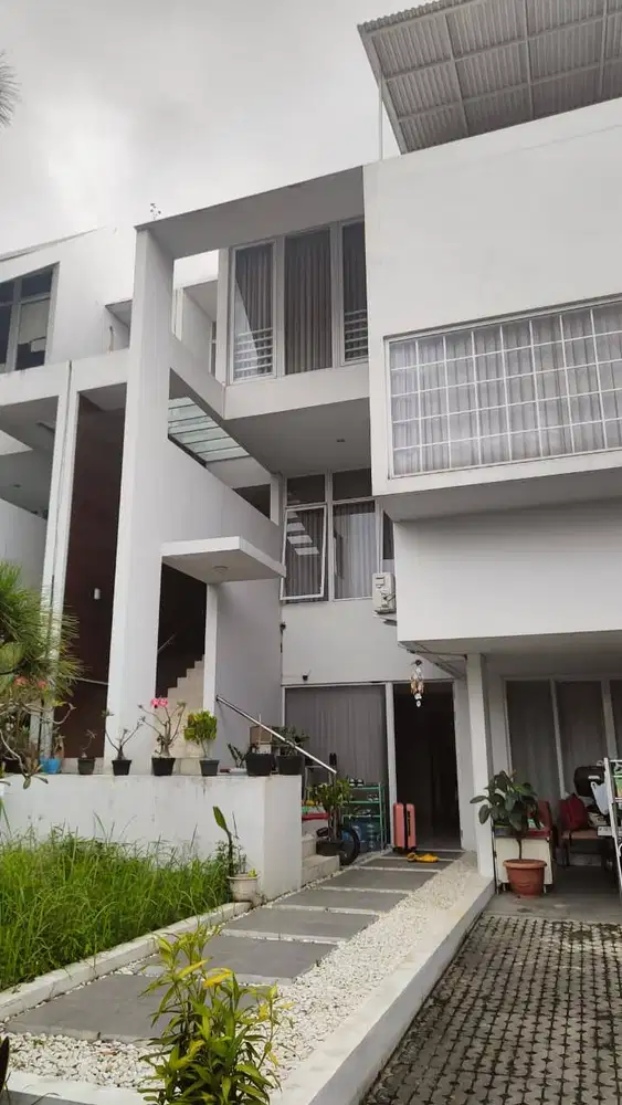 Dijual Take Over - Rumah Mewah Asera One East di Harapan Indah Bekasi