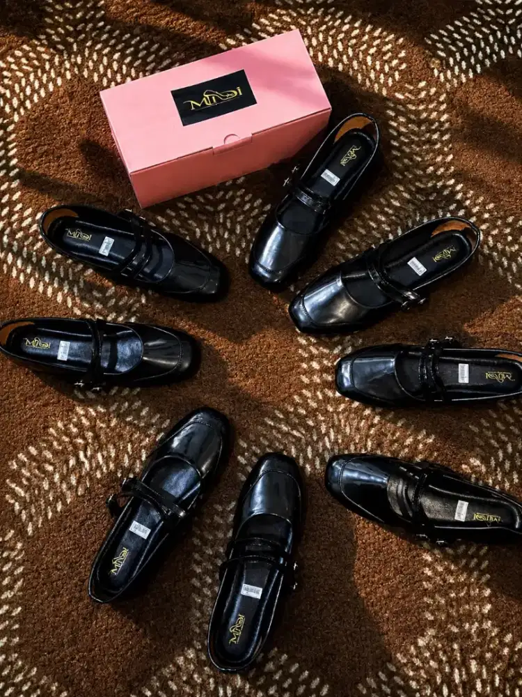 Flat shoes atau sepatu wanita