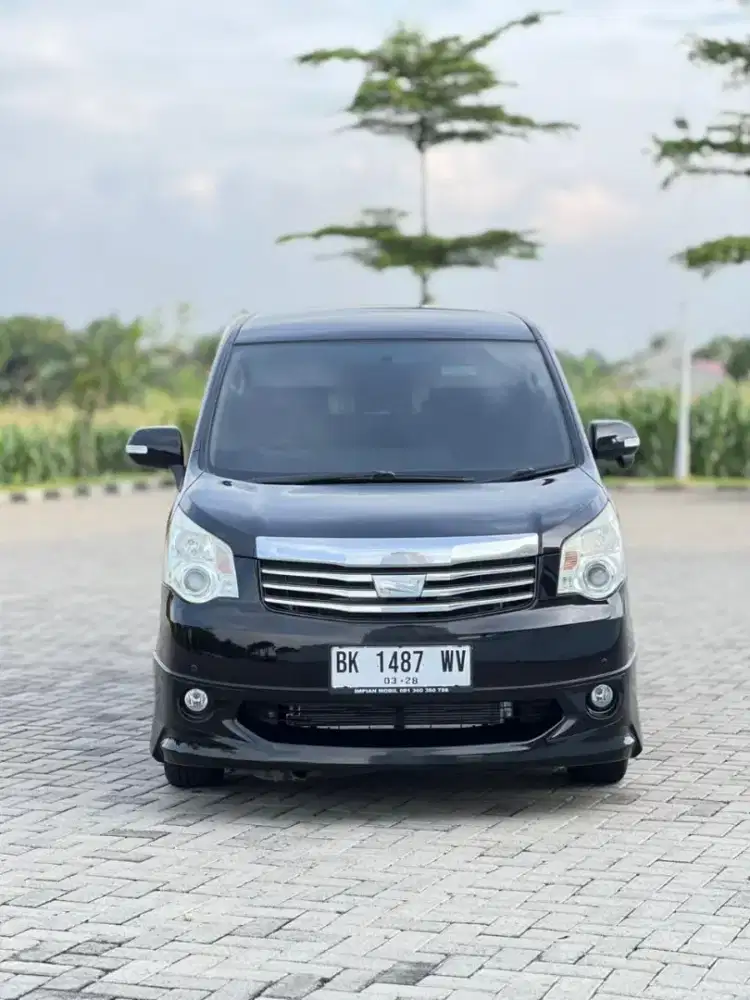 Toyota Nav1 v 2.0 a/t 2013