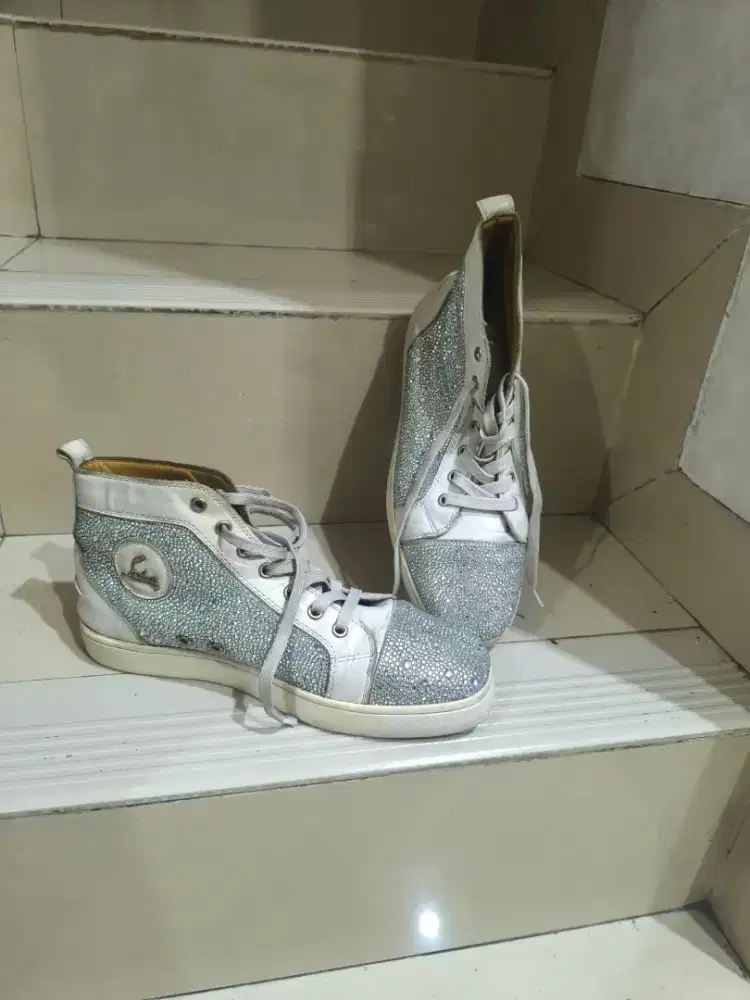 Sepatu merk Christian Louboutin
