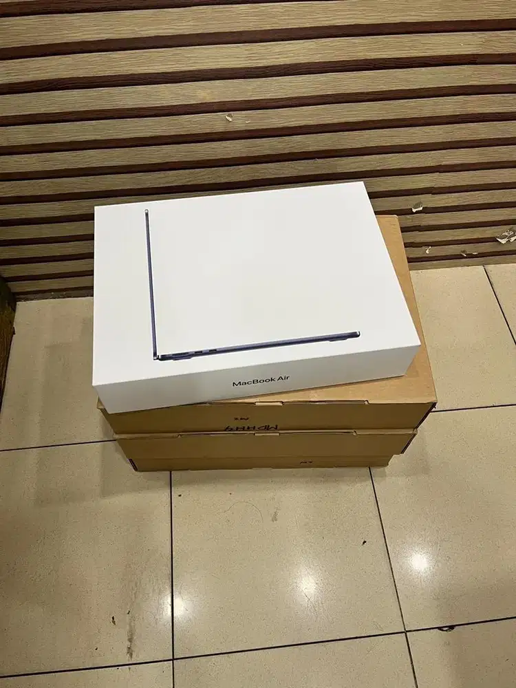 Macbook Air 13 inch M5 16GB 512GB New BNIB IBOX