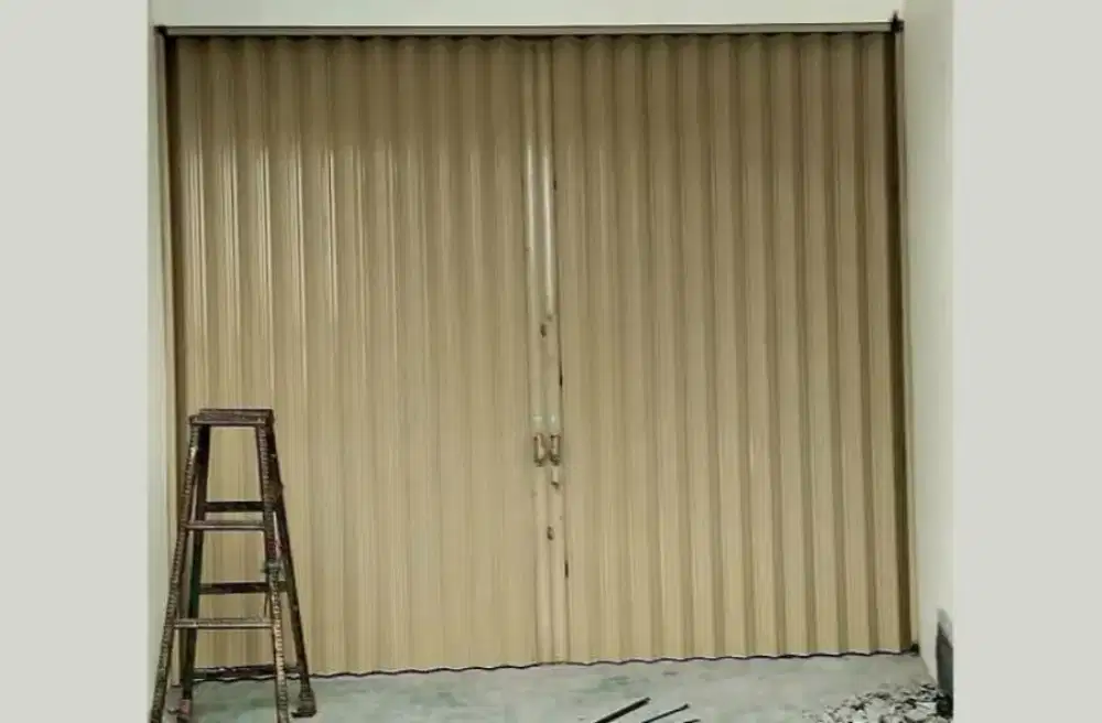 Rolling door folding gate