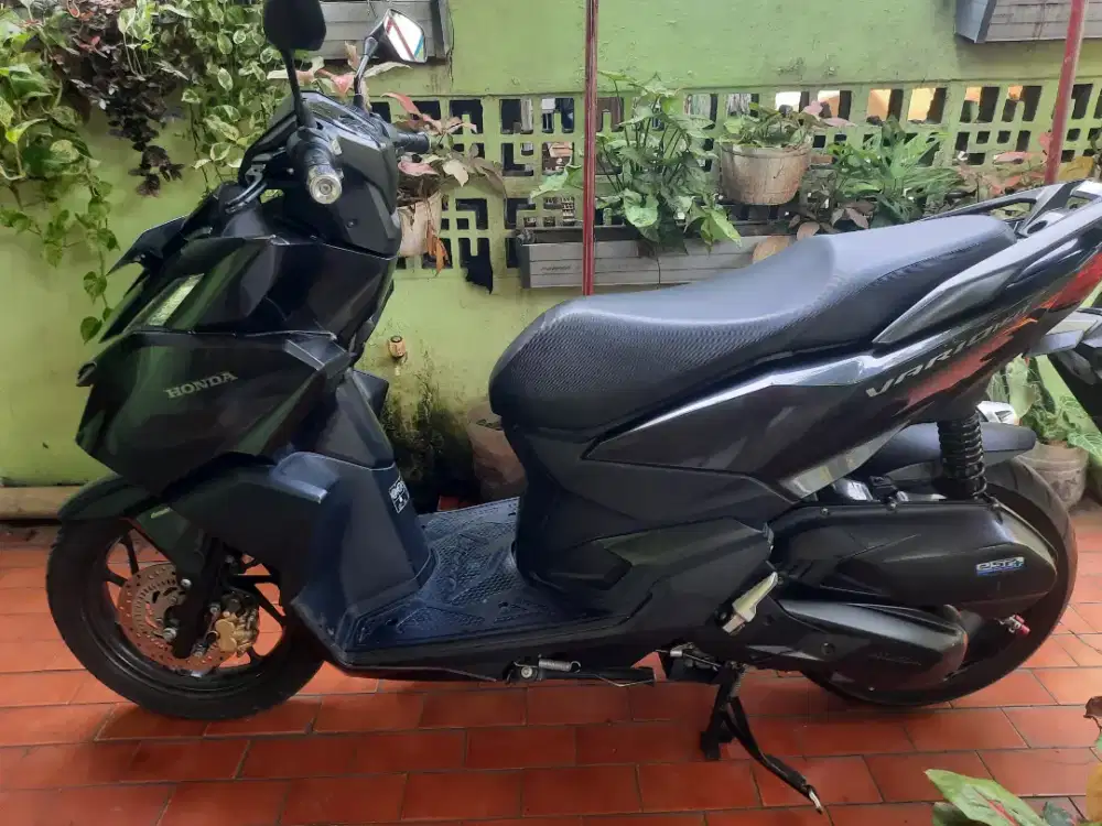 Vario 160 2022 cbs hitam