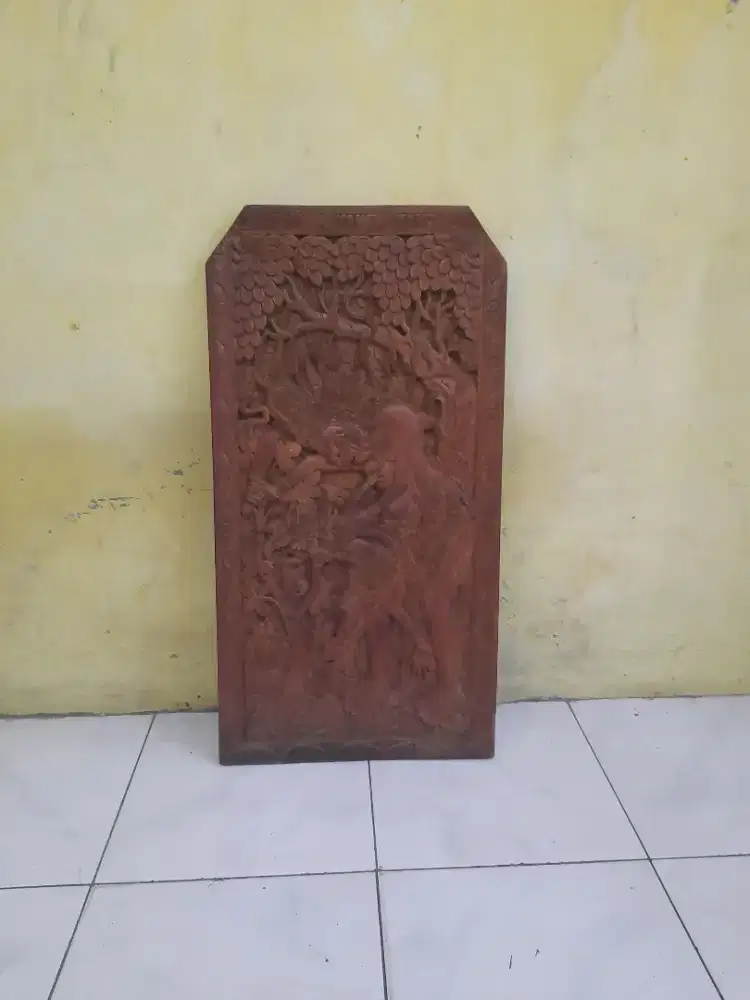 Pajangan ukiran kayu/relief