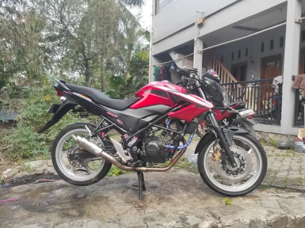 DIJUAL HONDA CB150R STREETFIRE 2013