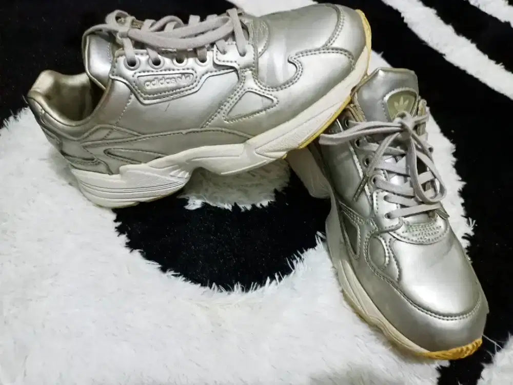 Original Sepatu Adidas Falcon silver
