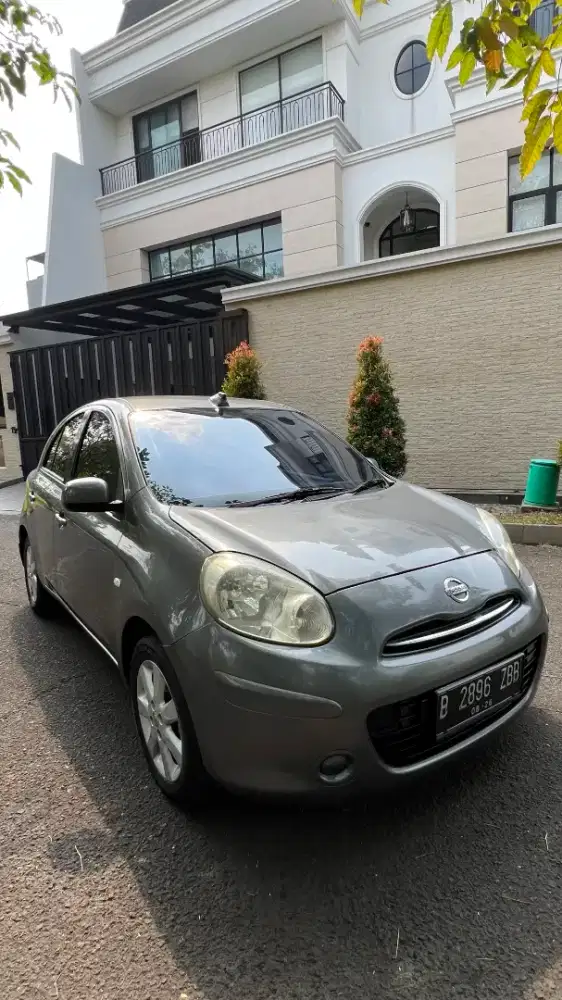 Nissan March 2011 Matic Warna Abu abu enak pakai