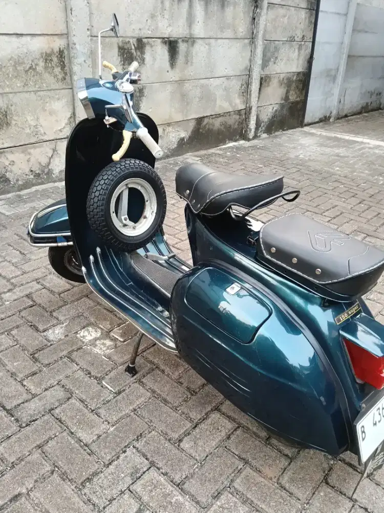 Vespa Super 1976 Bekas Restorasi