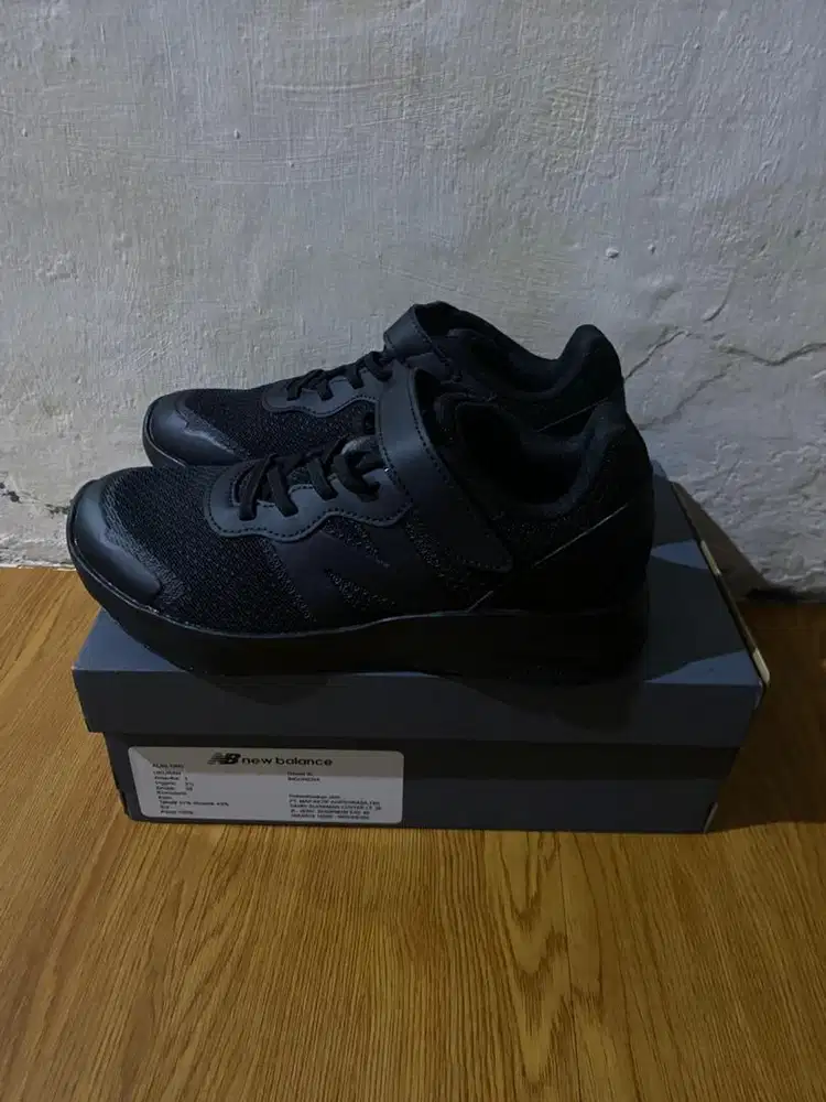 Dijual sepatu anak merk New Balance