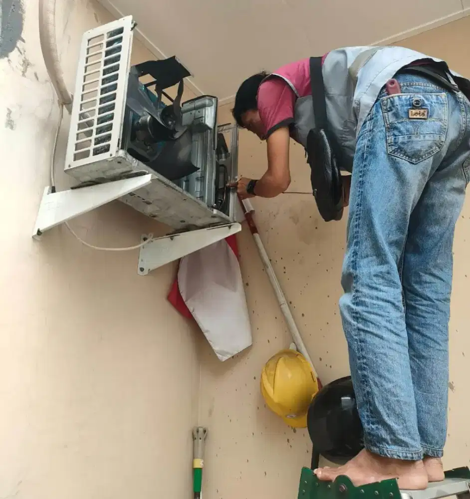 Service Ac,Kulkas,Pompa Air,Mesin Cuci dan Bongkar Pasang AC.